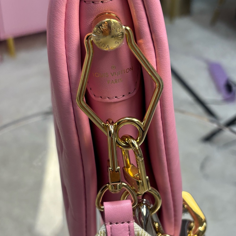 🚨‼️Insane Low Price Never Used Louis Vuitton Monogram Bag!!🔥 - Picture 12 of 15